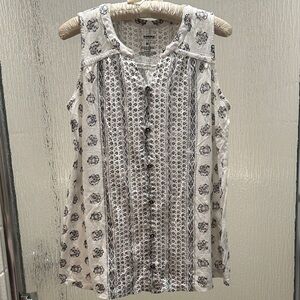 Sonoma Black and White Floral Sleeveless Blouse